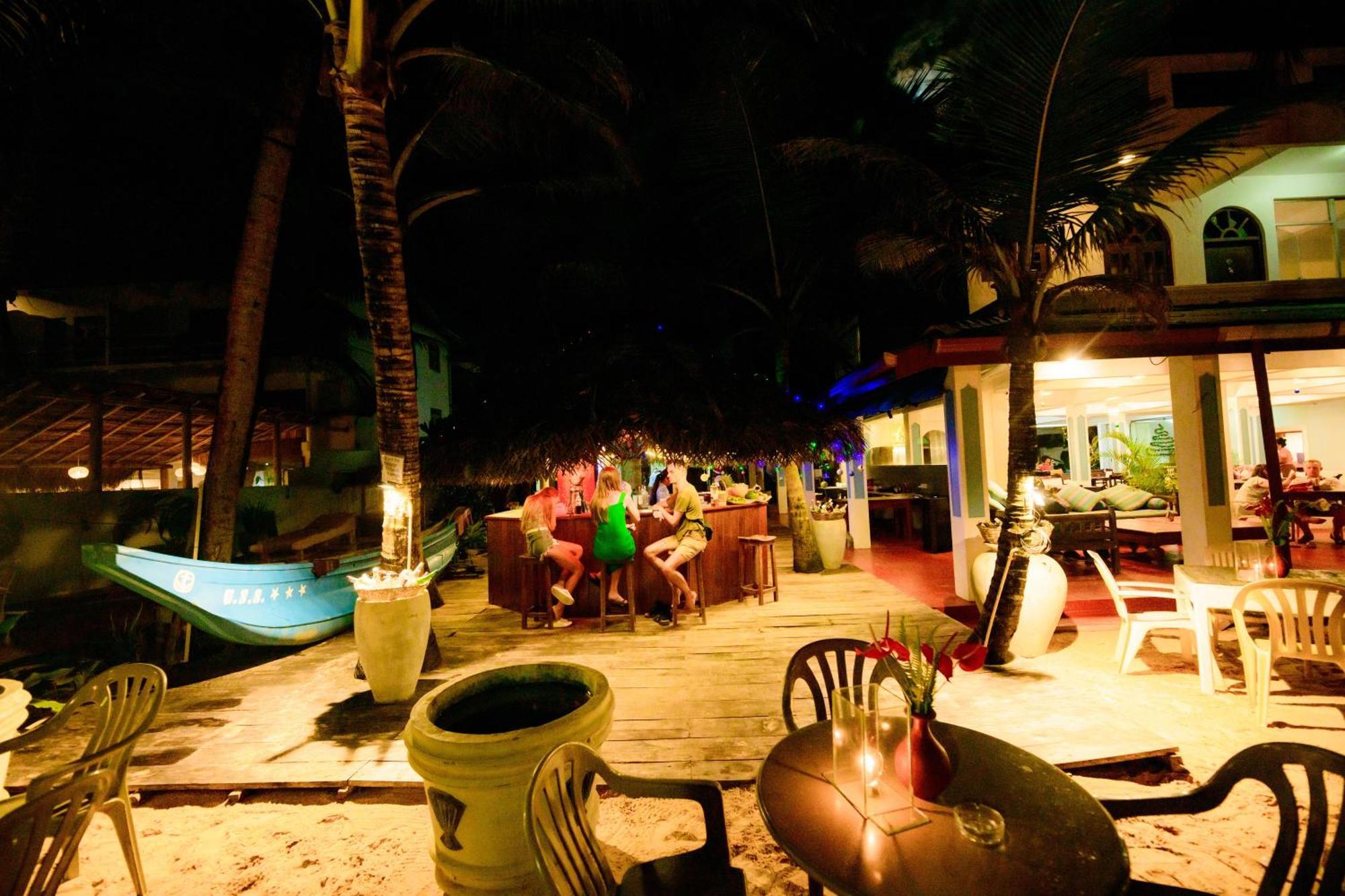 היקדואה Royal Beach Hotel & Restaurant מראה חיצוני תמונה